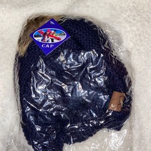 Navy beanie w bill